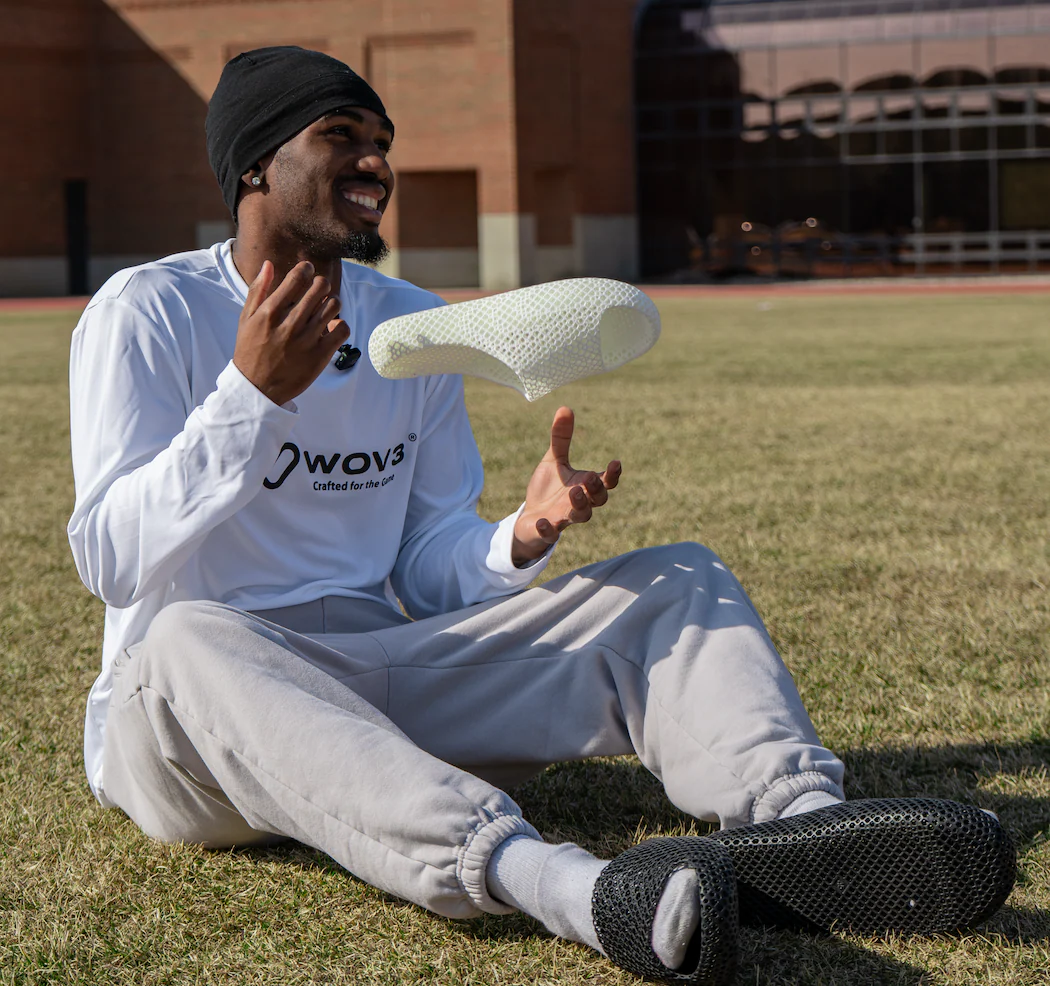 Athlete with Wov3 lattice insole and recovery clogs